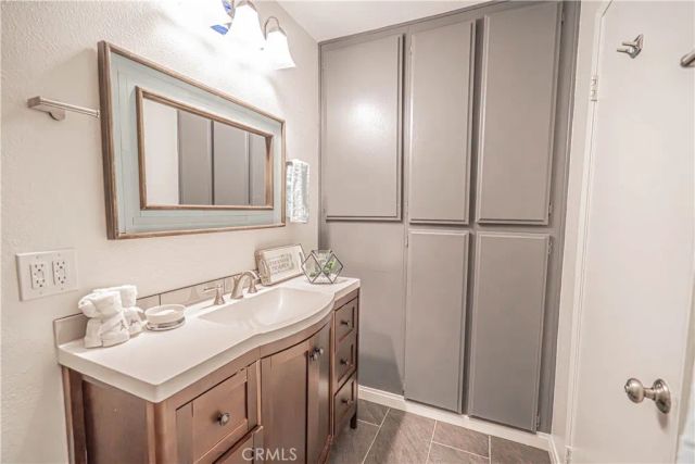 1342 E Hillcrest 17, Thousand Oaks, CA 91362
