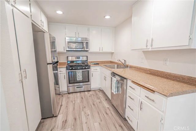 1342 E Hillcrest 17, Thousand Oaks, CA 91362