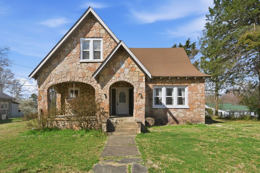 115 Florida Ave, N, Parsons, TN 38363