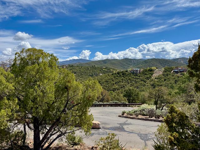 1084 S Summit Ridge, Santa Fe, NM 87501
