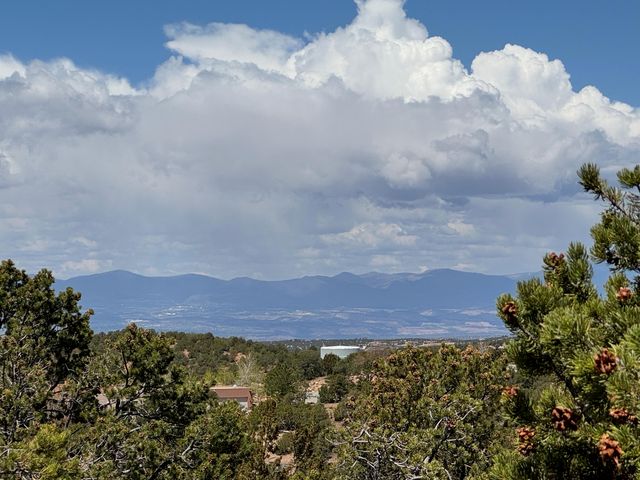 1084 S Summit Ridge, Santa Fe, NM 87501
