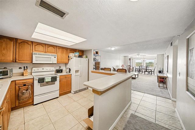 801 83RD AVENUE N 415, St Petersburg, FL 33702