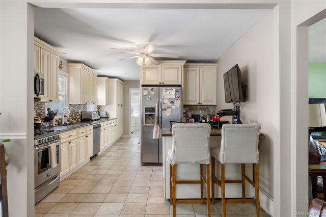 145 W Lido Prom, Lindenhurst, NY 11757