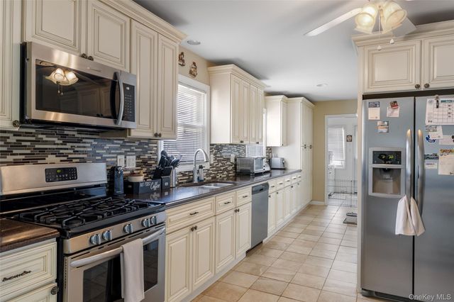 145 W Lido Prom, Lindenhurst, NY 11757