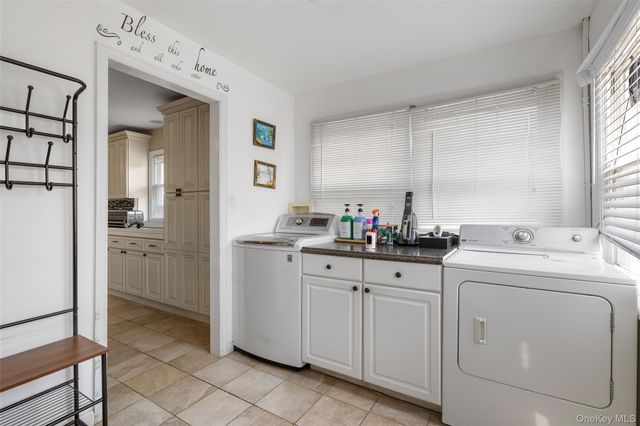 145 W Lido Prom, Lindenhurst, NY 11757