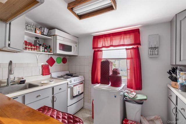 145 W Lido Prom, Lindenhurst, NY 11757