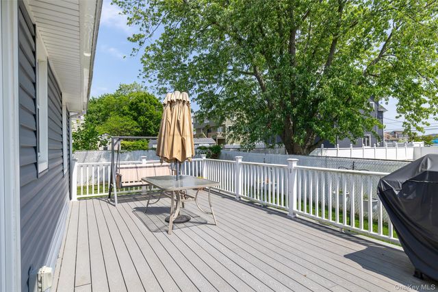 145 W Lido Prom, Lindenhurst, NY 11757