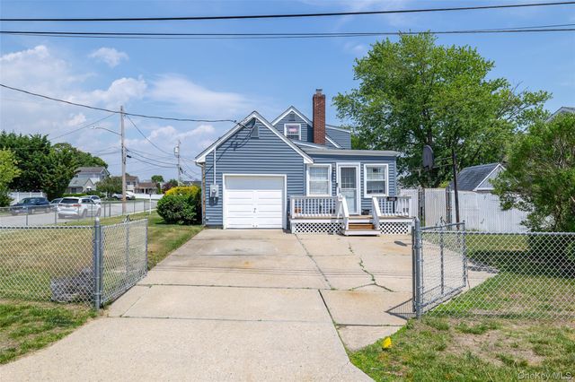 145 W Lido Prom, Lindenhurst, NY 11757