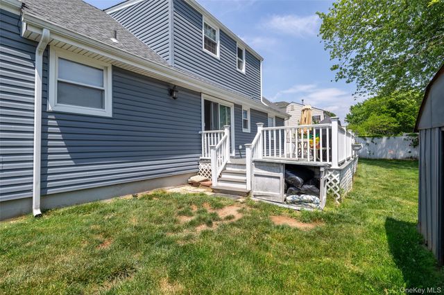 145 W Lido Prom, Lindenhurst, NY 11757