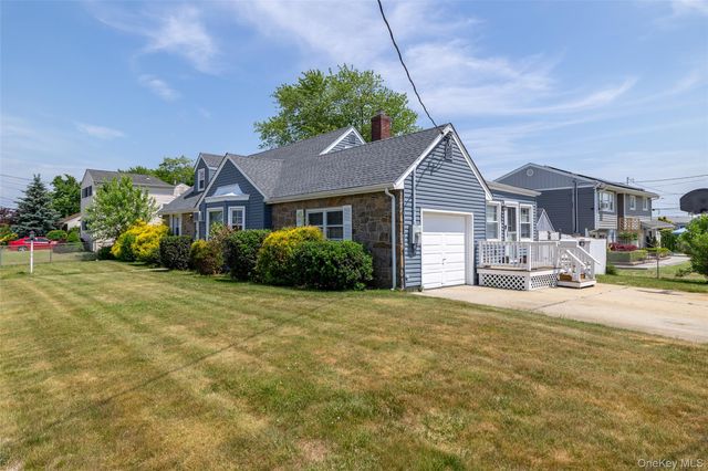 145 W Lido Prom, Lindenhurst, NY 11757
