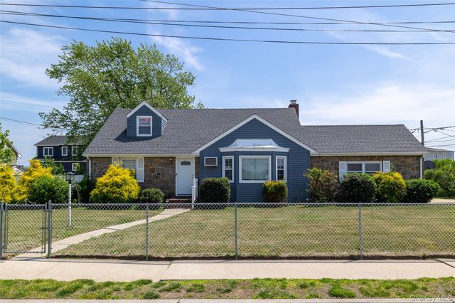 145 W Lido Prom, Lindenhurst, NY 11757