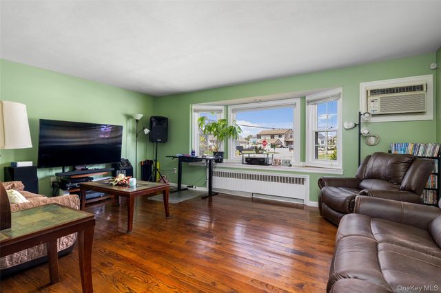 145 W Lido Prom, Lindenhurst, NY 11757