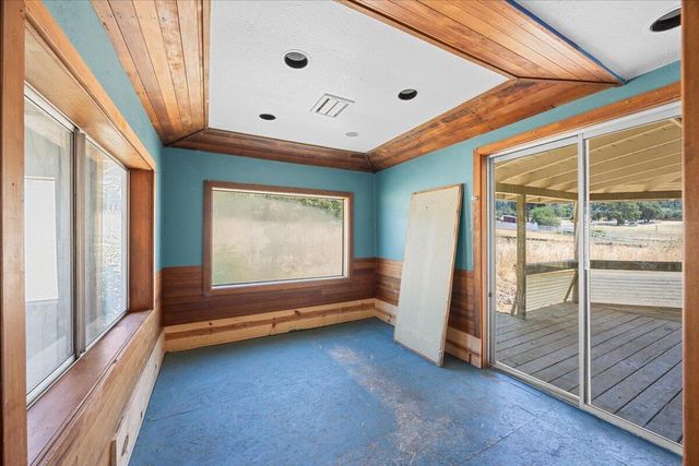 1518 Upper Applegate Road, Jacksonville, OR 97530