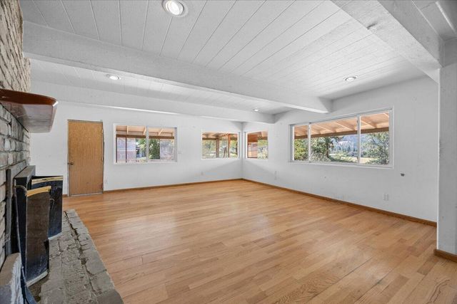 1518 Upper Applegate Road, Jacksonville, OR 97530