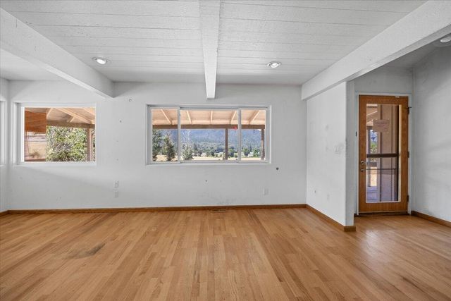 1518 Upper Applegate Road, Jacksonville, OR 97530