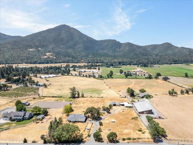 1518 Upper Applegate Road, Jacksonville, OR 97530