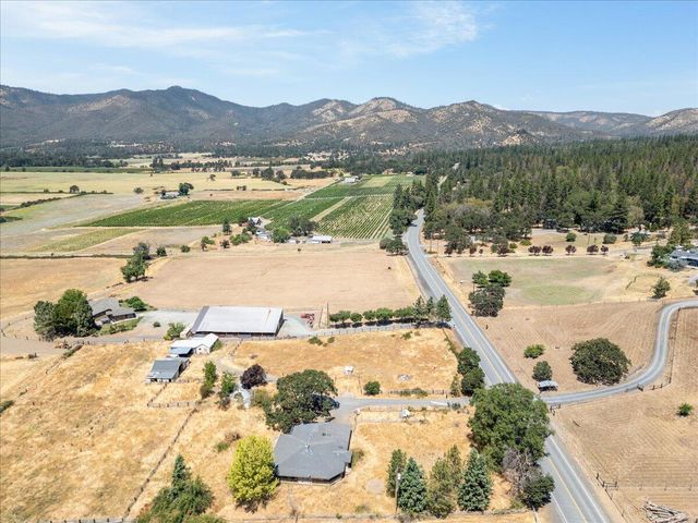 1518 Upper Applegate Road, Jacksonville, OR 97530