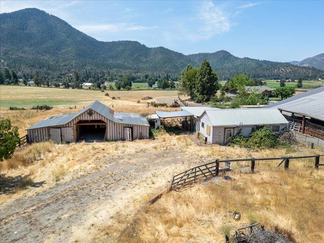 1518 Upper Applegate Road, Jacksonville, OR 97530