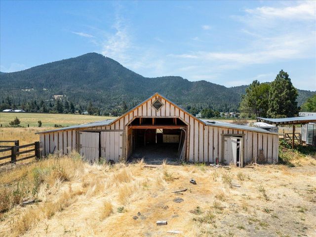 1518 Upper Applegate Road, Jacksonville, OR 97530