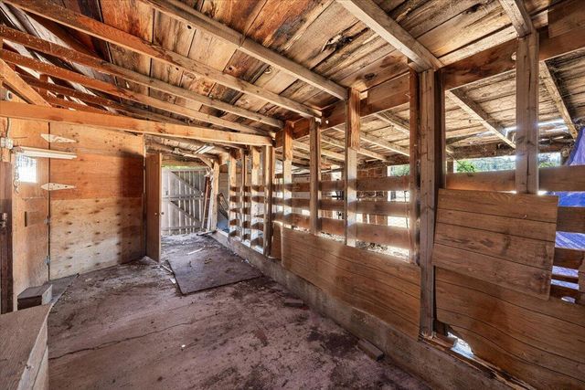 1518 Upper Applegate Road, Jacksonville, OR 97530