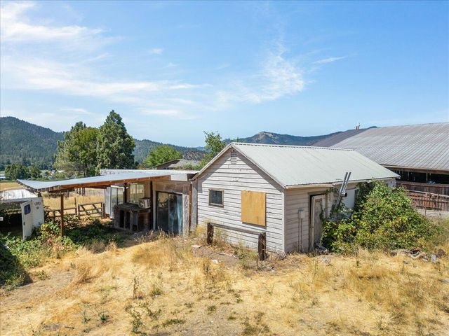 1518 Upper Applegate Road, Jacksonville, OR 97530