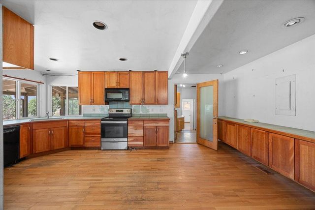 1518 Upper Applegate Road, Jacksonville, OR 97530