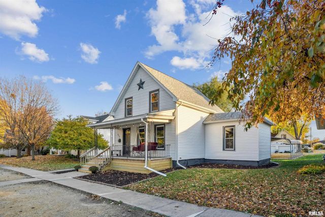 317 8TH Street, De Witt, IA 52742