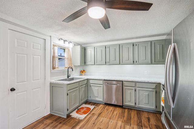 317 8TH Street, De Witt, IA 52742