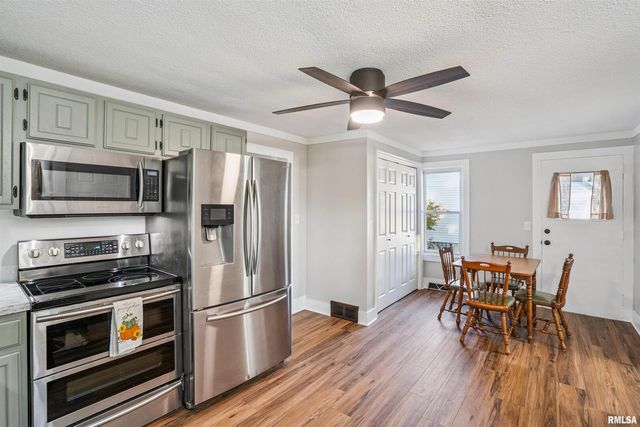 317 8TH Street, De Witt, IA 52742