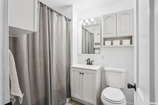 317 8TH Street, De Witt, IA 52742