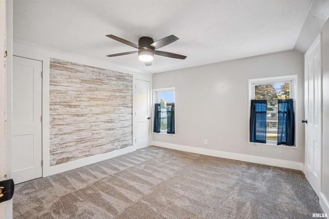 317 8TH Street, De Witt, IA 52742