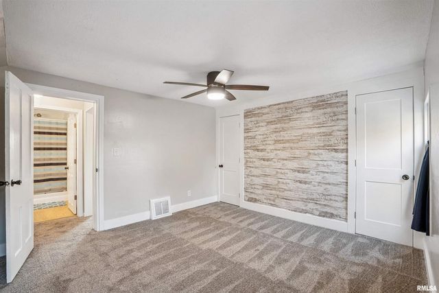 317 8TH Street, De Witt, IA 52742