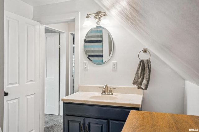 317 8TH Street, De Witt, IA 52742