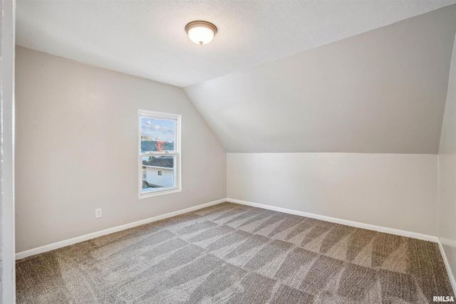 317 8TH Street, De Witt, IA 52742