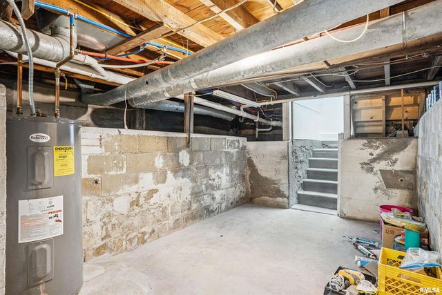 317 8TH Street, De Witt, IA 52742