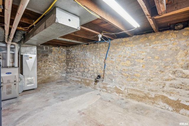 317 8TH Street, De Witt, IA 52742