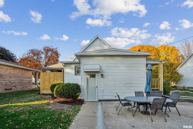 317 8TH Street, De Witt, IA 52742