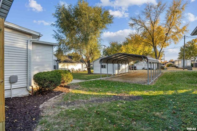 317 8TH Street, De Witt, IA 52742