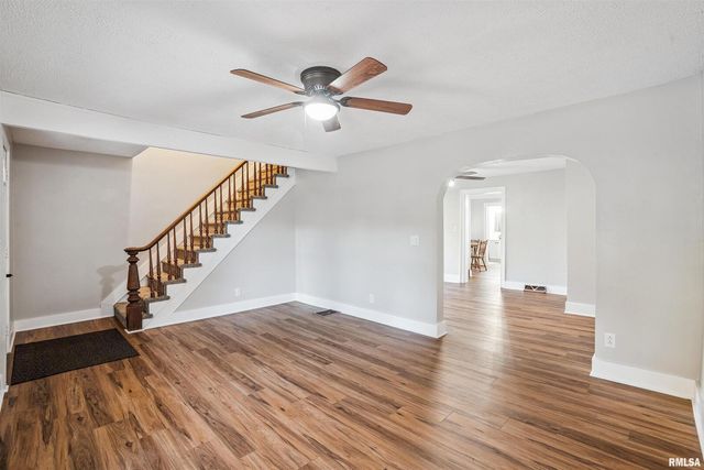 317 8TH Street, De Witt, IA 52742