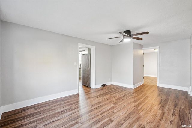 317 8TH Street, De Witt, IA 52742