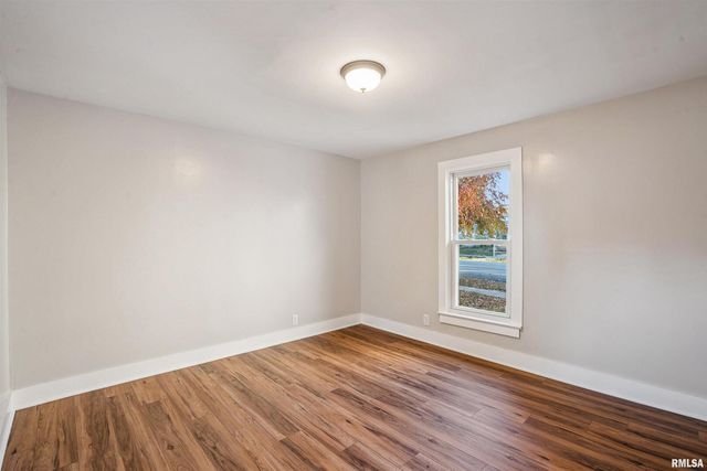 317 8TH Street, De Witt, IA 52742