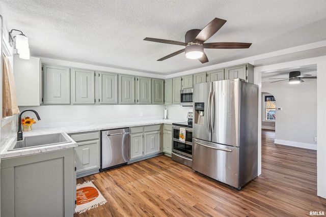 317 8TH Street, De Witt, IA 52742