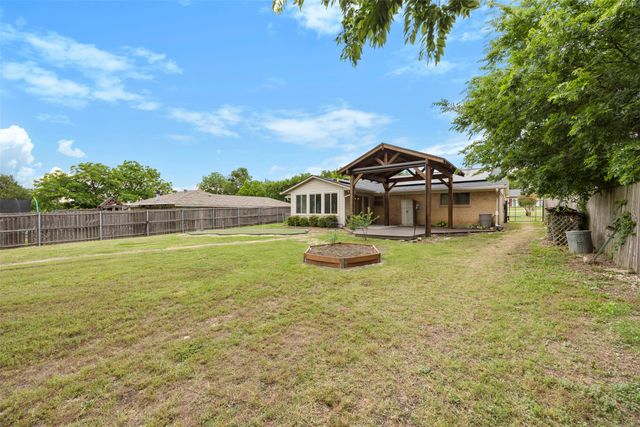 1315 W Ridge Drive, Duncanville, TX 75116