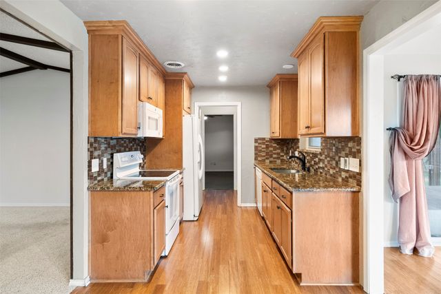 1315 W Ridge Drive, Duncanville, TX 75116