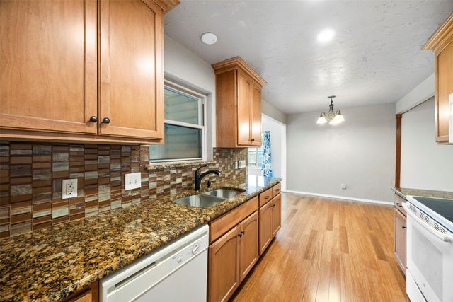 1315 W Ridge Drive, Duncanville, TX 75116