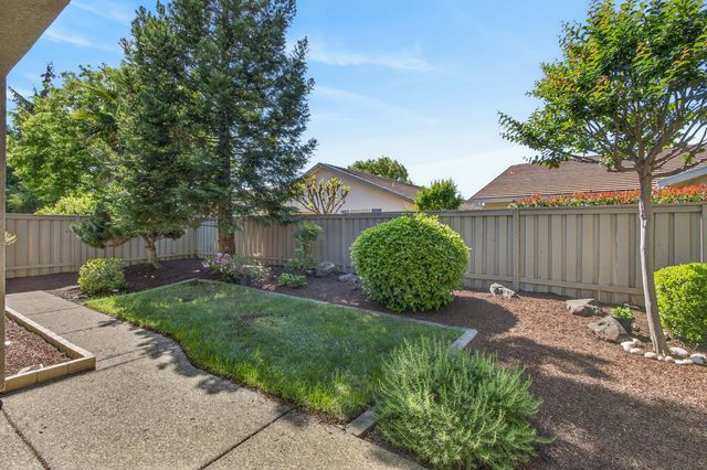 156 Stags Leap Ln, Lincoln, CA 95648
