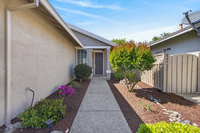 156 Stags Leap Ln, Lincoln, CA 95648