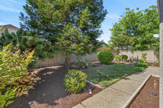 156 Stags Leap Ln, Lincoln, CA 95648