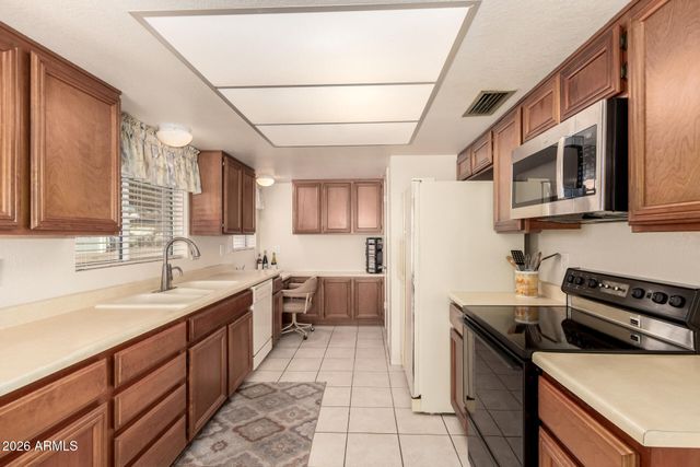 1302 E Rowlands Lane, Phoenix, AZ 85022