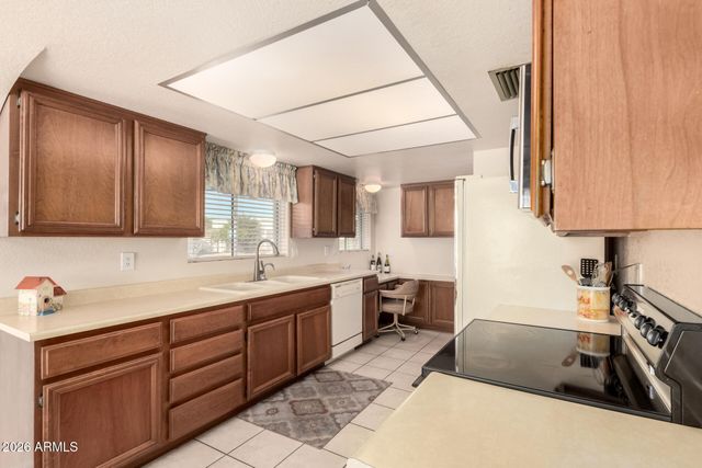 1302 E Rowlands Lane, Phoenix, AZ 85022